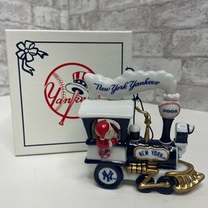 Vintage Danbury Mint New York Yankees Ornament NIB 2005 Ceramic Santa Train NWT